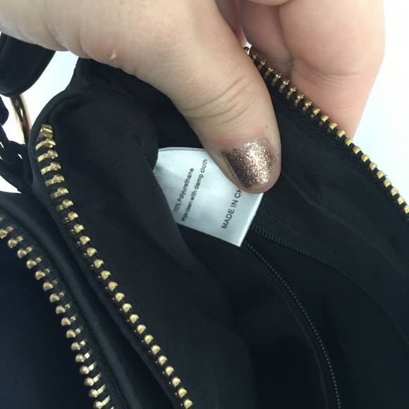 Gray vegan suede zippered crossbody bag - Picture 5 of 7